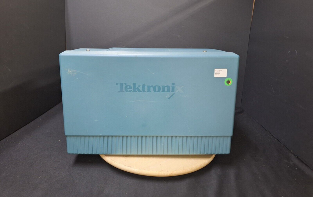 Tektronix TLA5204B : Logic Analyzer (0830)