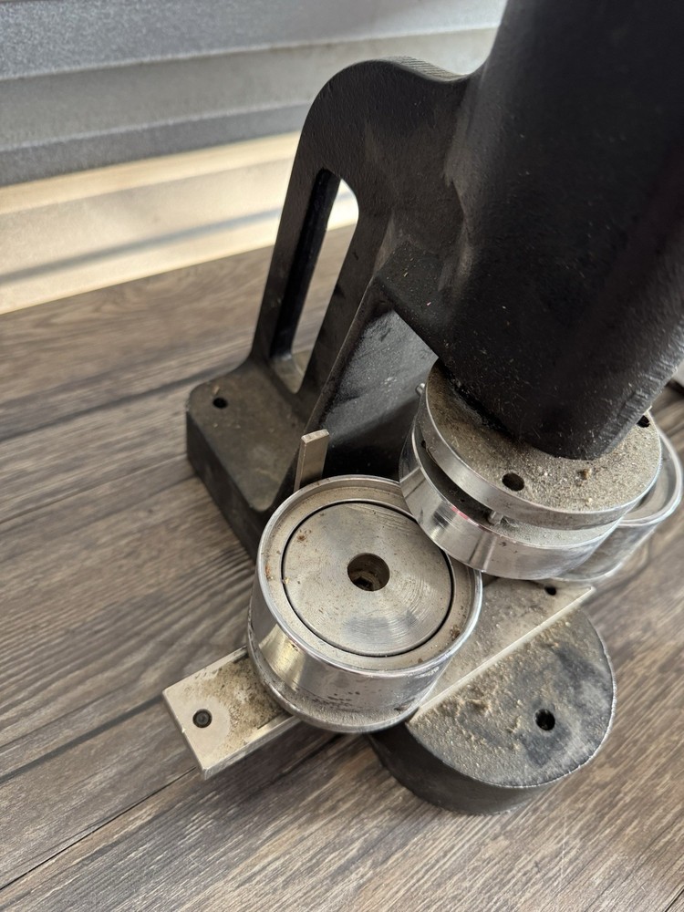 Mr Button Machine Model 500 Great Heavy Heavy Duty