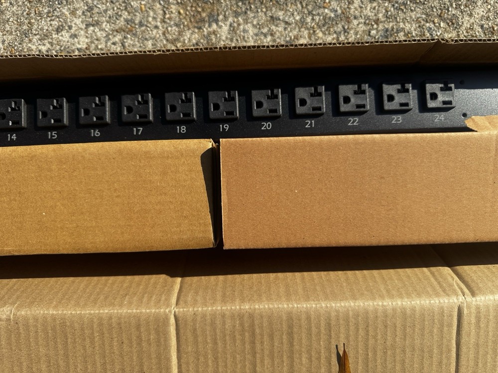 APC AP7530 Schneider Electric Basic Rack PDU 120V 24-Outlets - NEW
