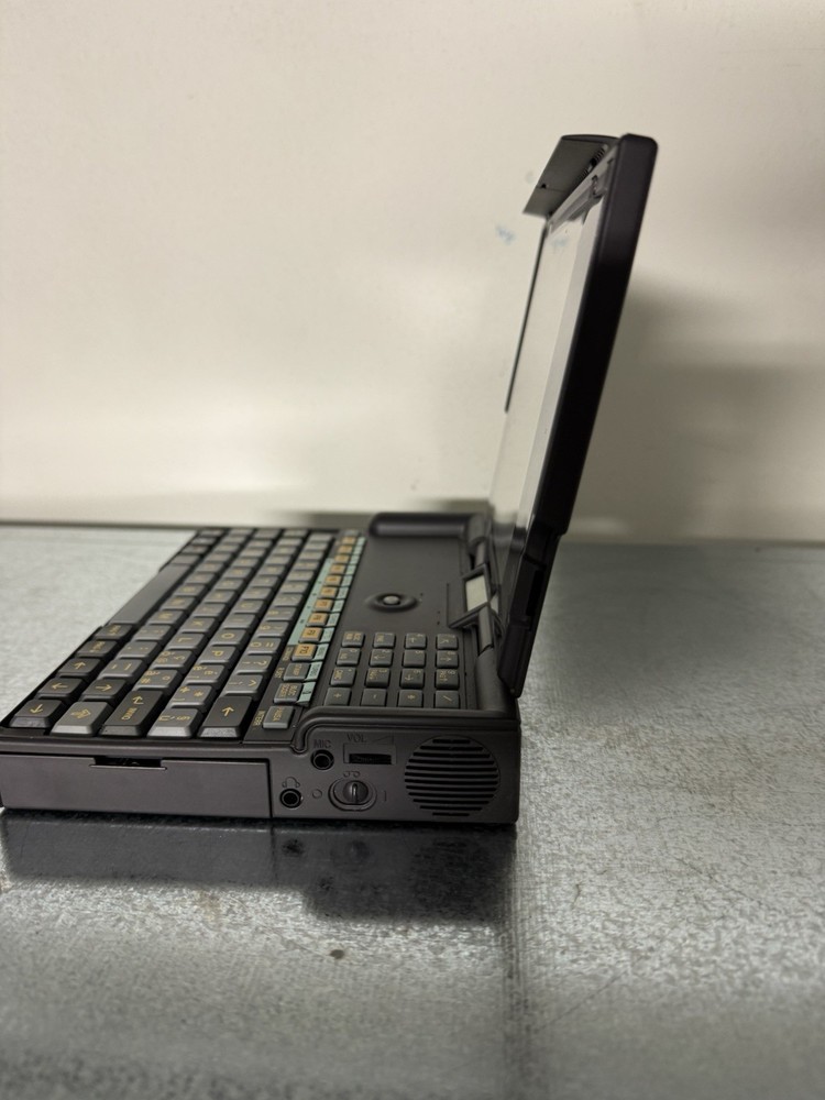 Olivetti Notebook 1992 Notebook Model PT XT 20 Vintage Computer
