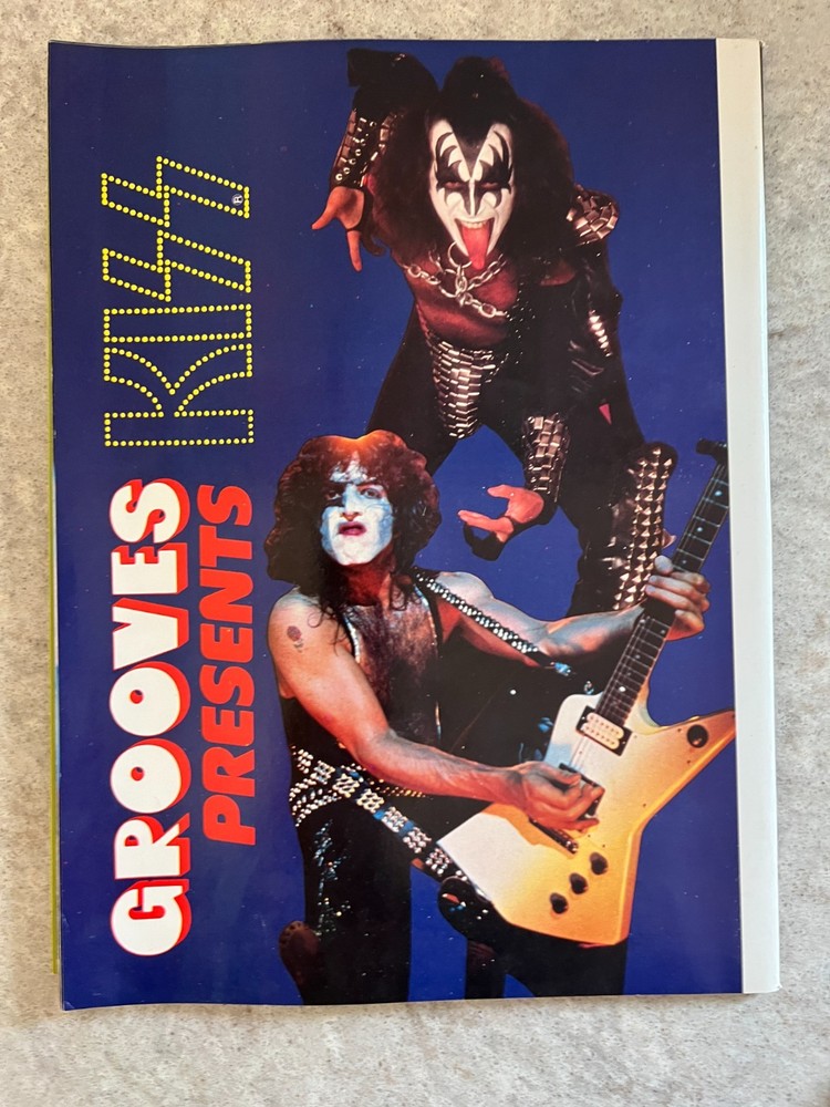 KISS Grooves Magazine #7. attached calendar.