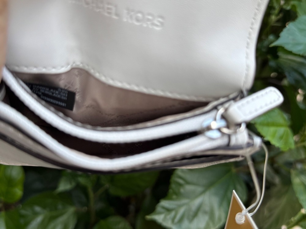 MICHAEL KORS CARSON SMALL FLAP LEATHER WALLET OPTIC WHITE/SILVER