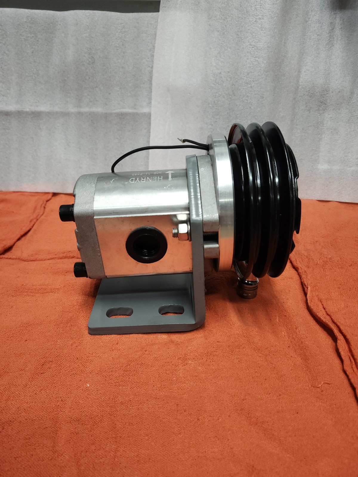 Hydraulic clutch pump electric salt spreader snowplow 12v coil Double V belt