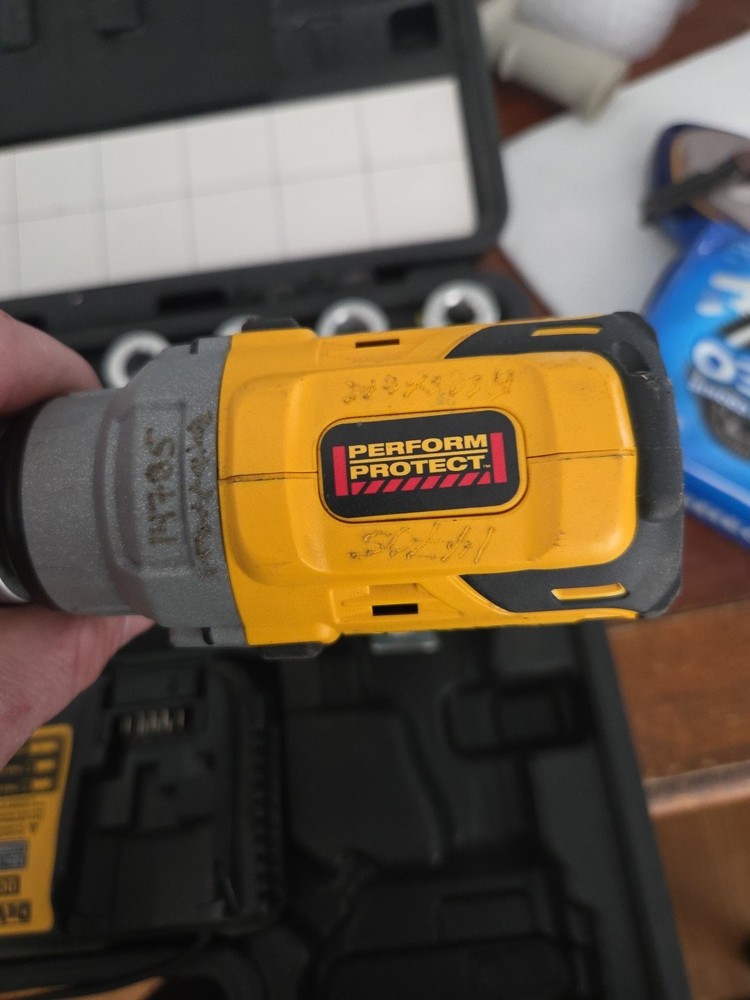DeWALT DCE151TD1 20V MAX XR Cordless Cable Stripper Kit