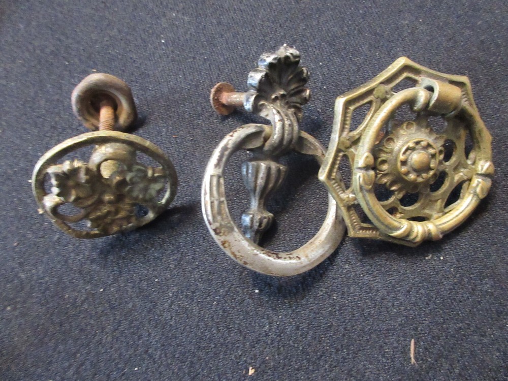 3 ROUND FANCY CAST SOLID BRASS DRAWER PULLS, ROUND ONES, 1 1/2" WIDE #202