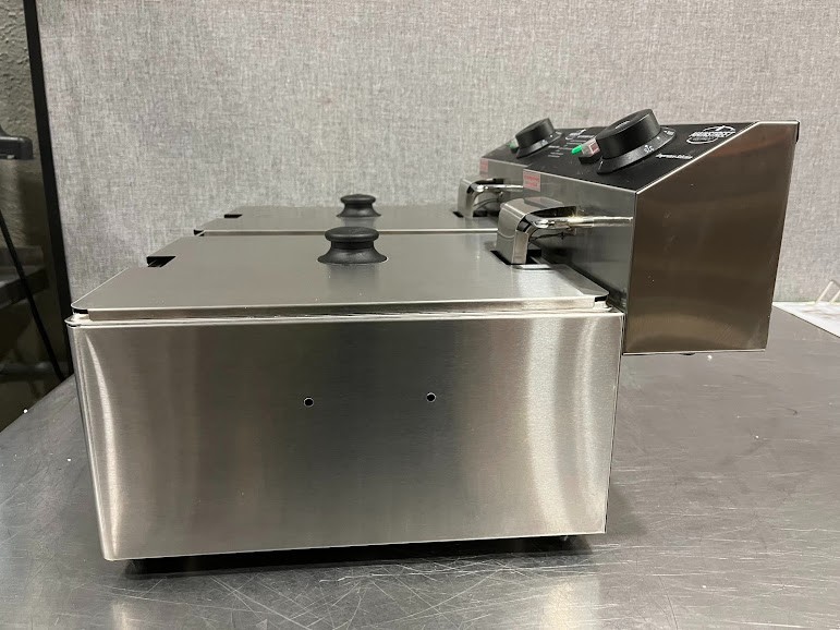 MainStreet Equipment 20 lb. Dual Tank Electric Countertop Fryer - 110V, 3,300W