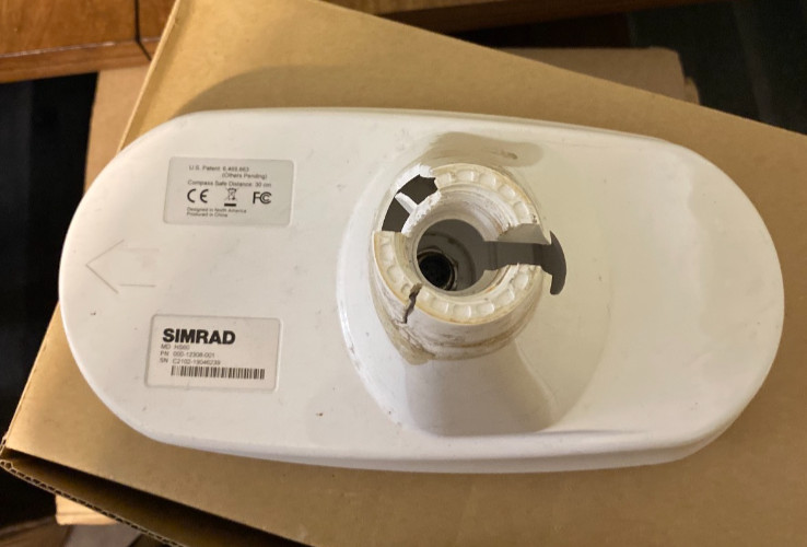 SIMRAD Digital GPS Antenna HS60 GPS Compass HS-60 - Read