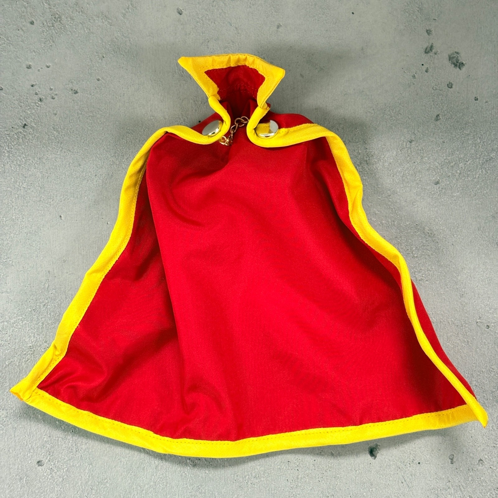 PB-C-GLD: 1/12 Wired Red Cape with metal chain for Marvel Legends Gladiator