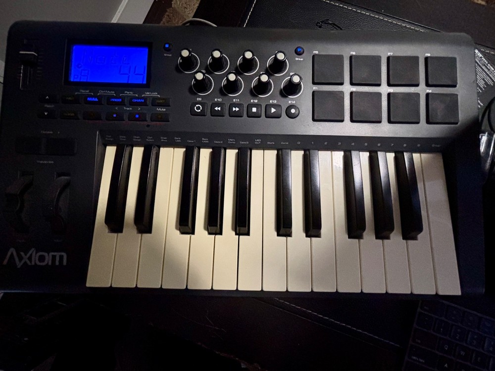 M-Audio Axiom 25 Advanced 25-Key Semi-Weighted USB MIDI Controller
