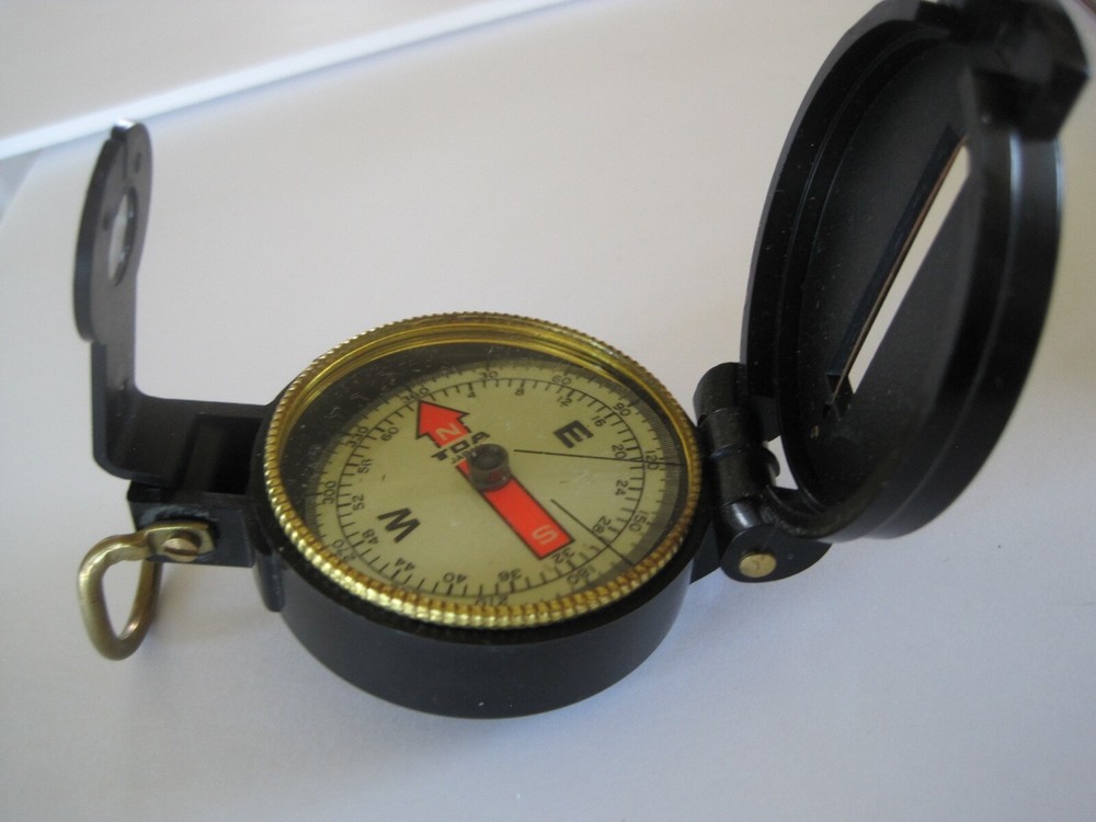 TOA Japan Compass in Plastic Case 2" Across