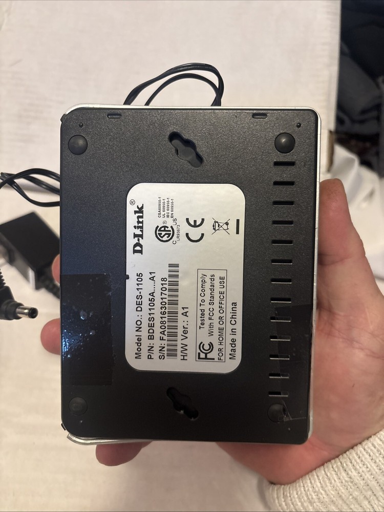 D-Link DES-1105 5-Port 10/100 Network Switch