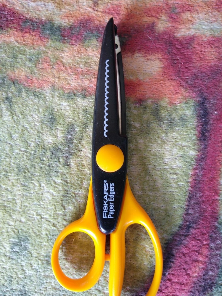 Fiskars Paper Edgers Craft Scissors . New. No  Pkg. Aztec Pattern