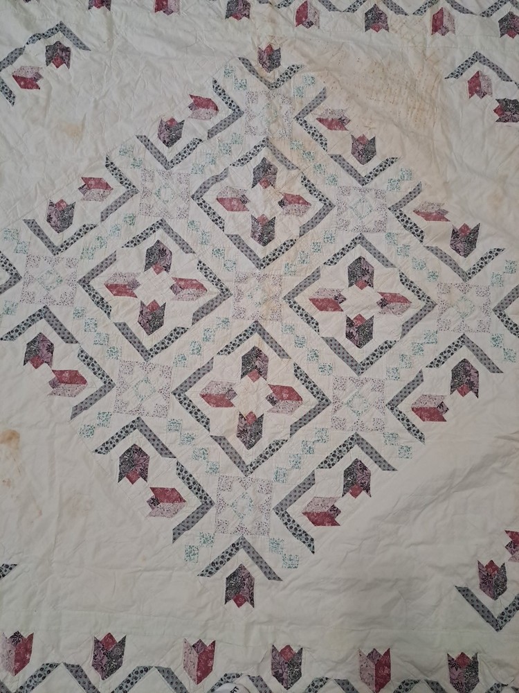 Vintage Geometric Tulip Pattern Cotton Quilt Unknown Maker
