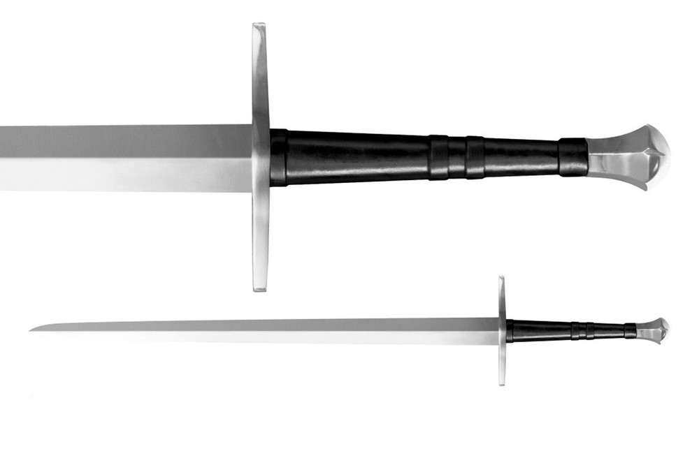 Sharp hand and half-handed bastard sword
