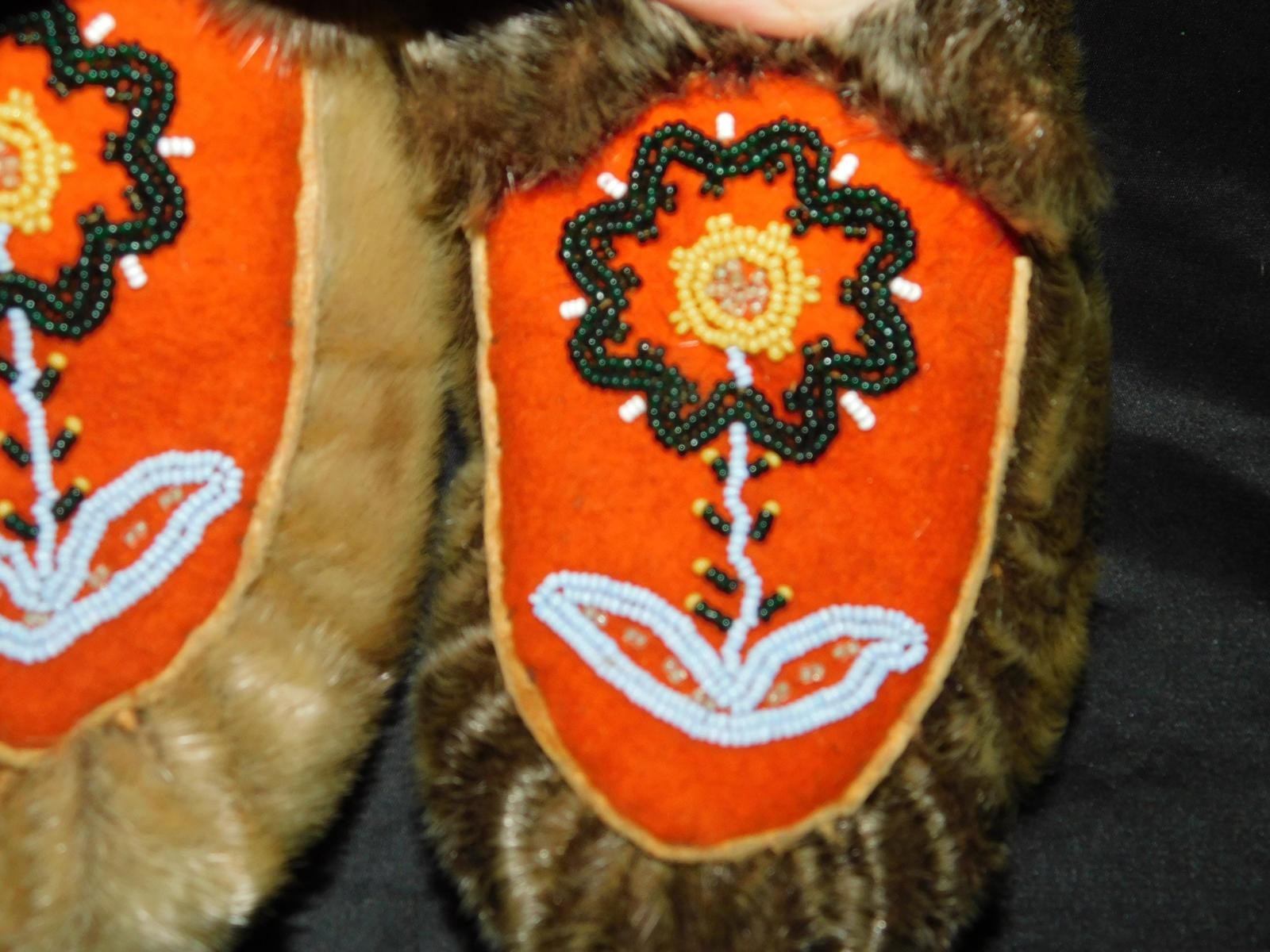 Vtg Inuit Made Fur Slippers Orange Felt Beaded Flower Womens Size 6 Moccasins
