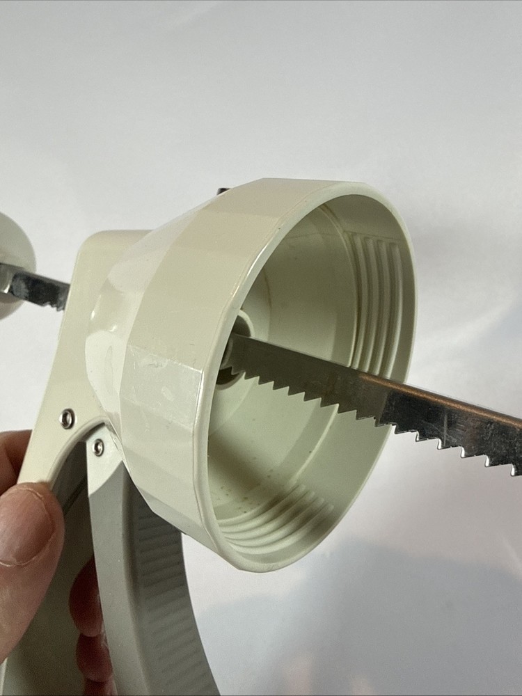 The Pampered Chef Cookie Press 1525 Plunger Trigger Replacement Part Only
