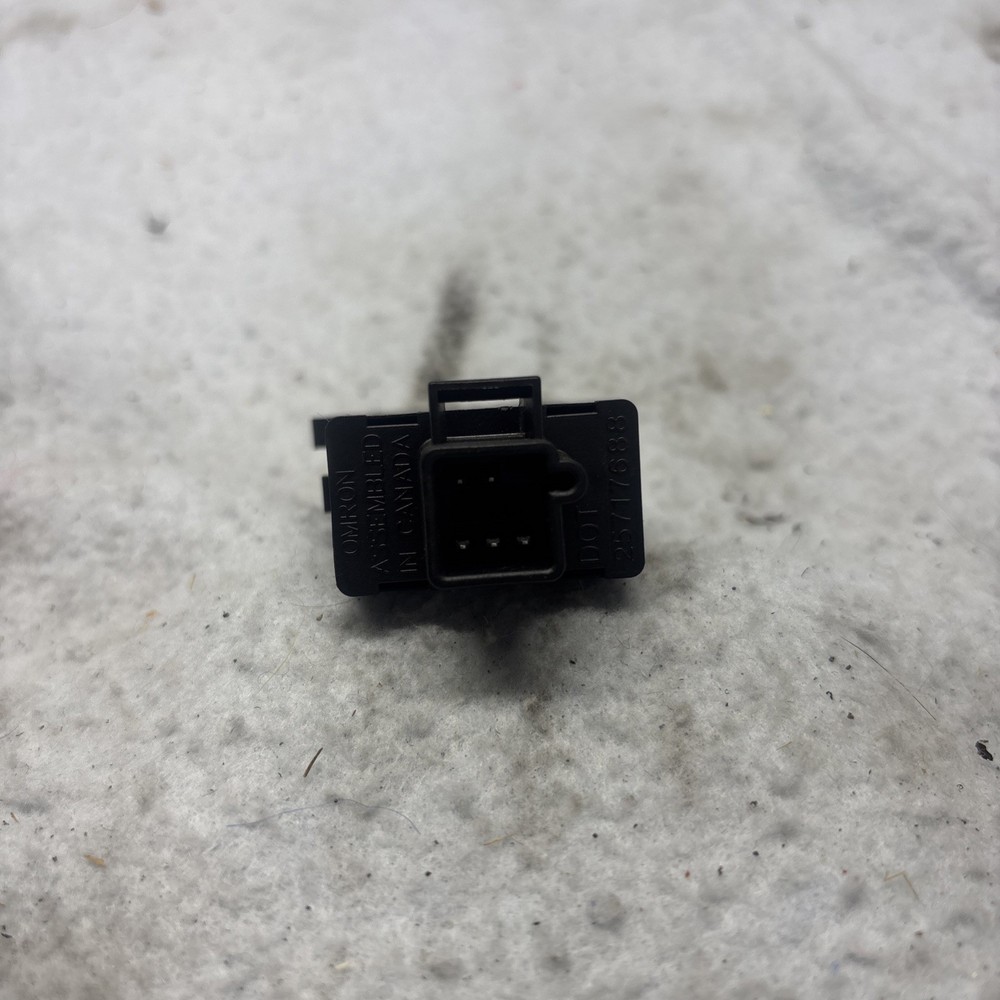 2000 - 2005 Cadillac Deville Hazard Emergency Light Switch BuTTon 25717688