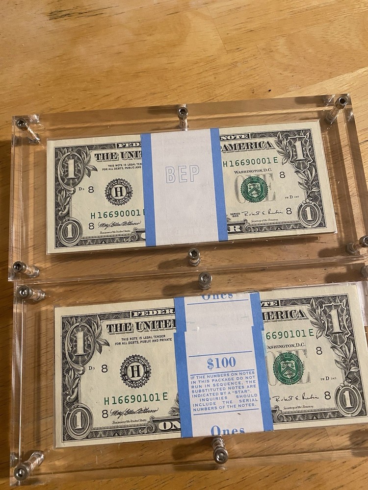 2 consecutive bundles of 1995 banknotes