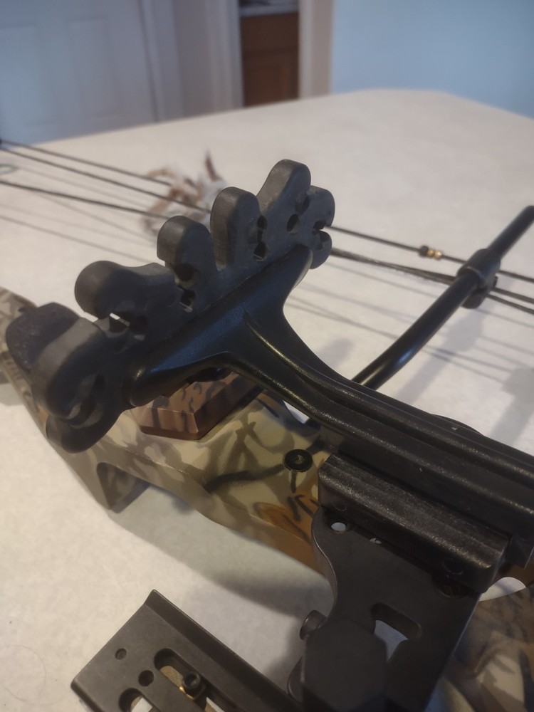Camouflage Compound Bow 70 Lb.29 String.2901cable Tune.95.5string Length.