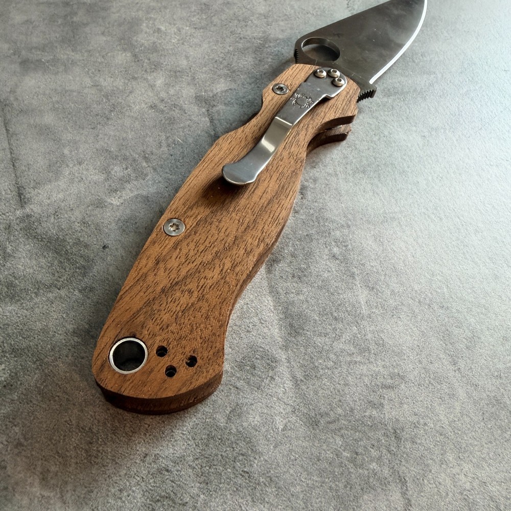 Walnut scales for Spyderco Paramilitary 2