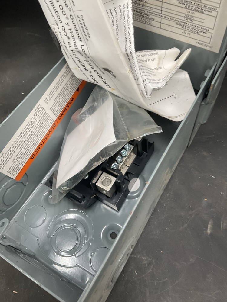 Square D Homeline Load Center 07122