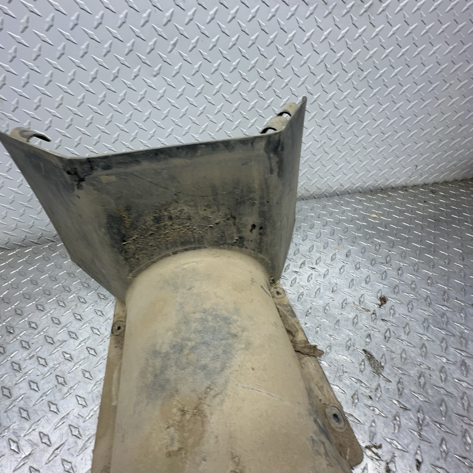 2005 YAMAHA RHINO 660 CENTER COVER CONSOLE FOOTREST ENGINE PLASTIC PANEL