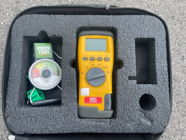UEI Test Instruments CO95 Carbon Monoxide Detector Analyzer w Case