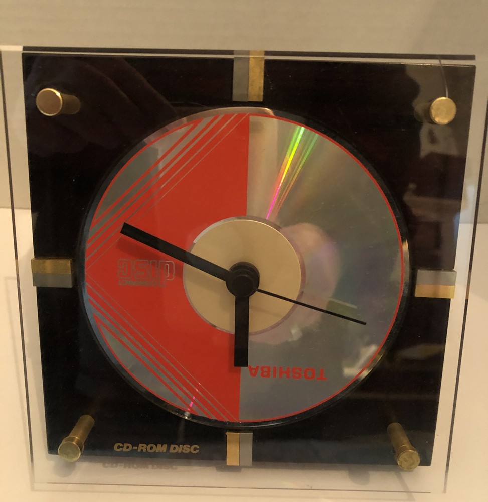 CD-ROM DISC DESK CLOCK TOSHIBA
