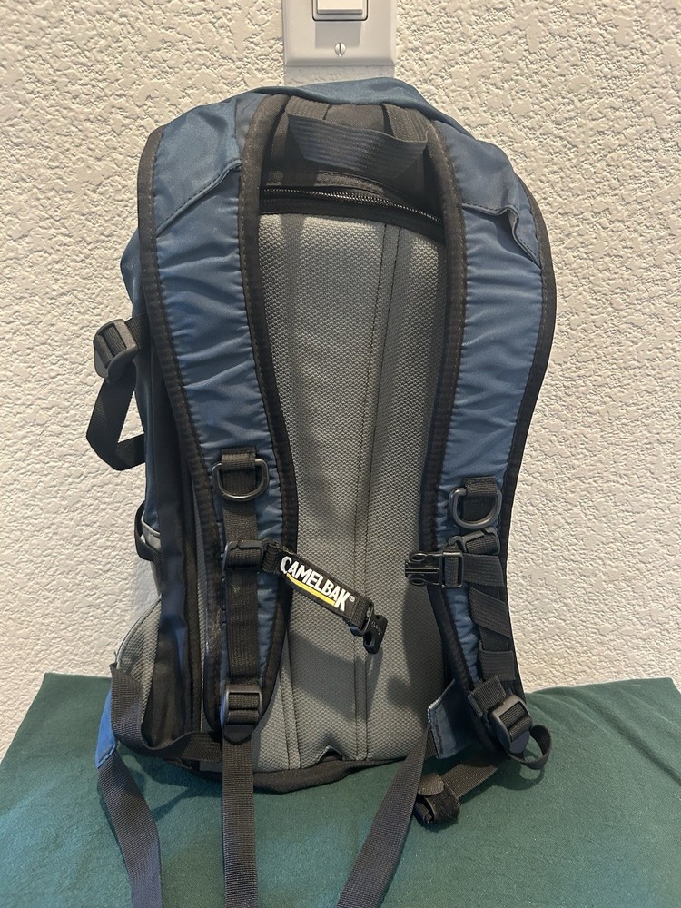 CAMELBAK Cloud Walker Hydration Backpack 70oz Abyss Blue Hiking Pack NWT