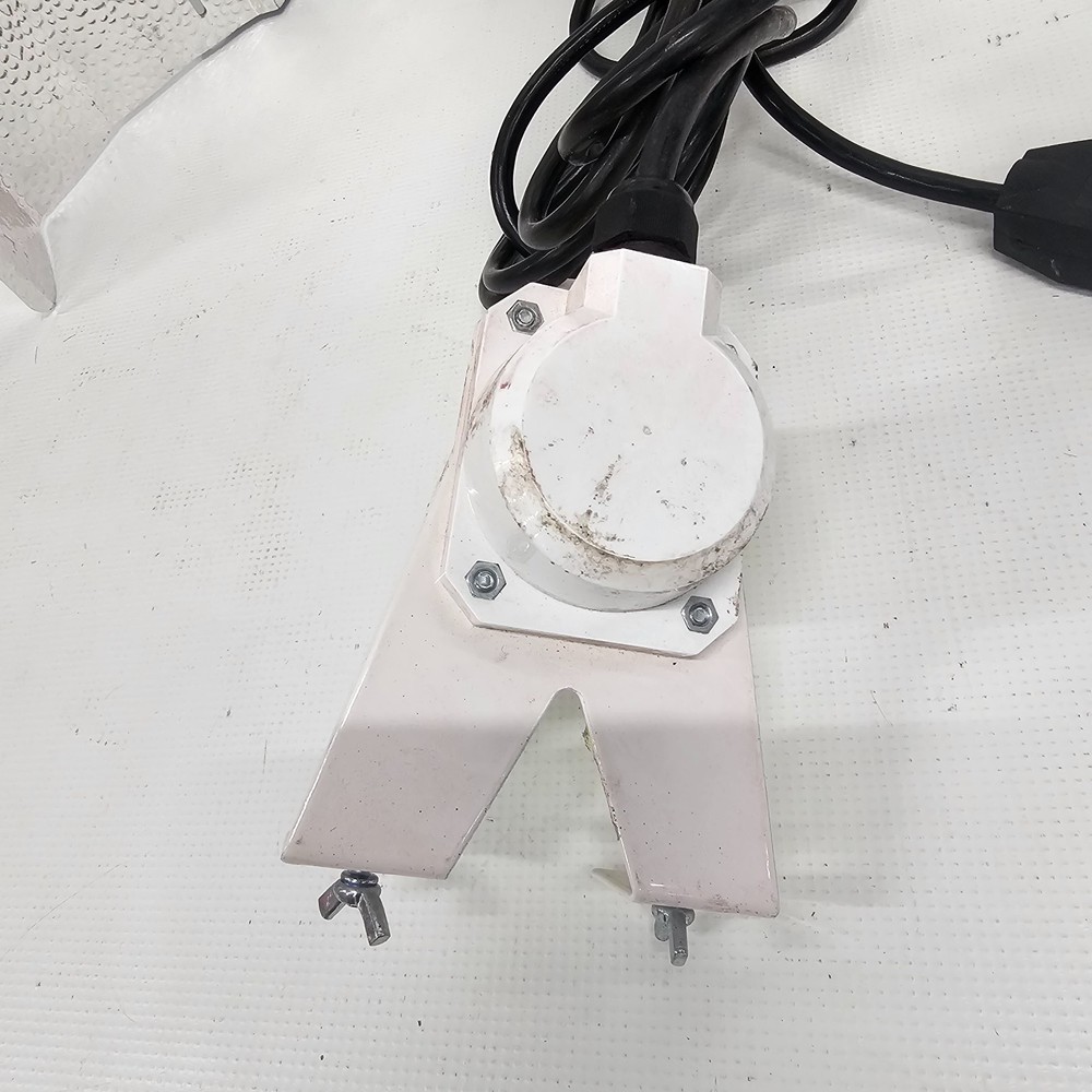Chenyu 1500w Wing Reflector Grow Light Socket & 2 Shades