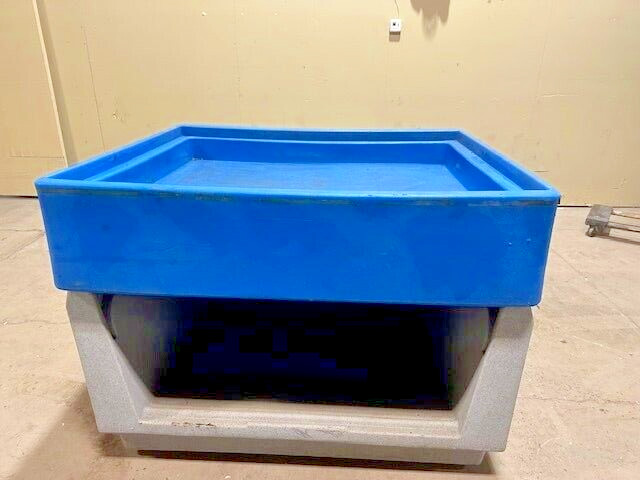 PLASTIC POLY WASHING TABLE ON CASTERS DRAIN STORAGE COMPARTMENT
