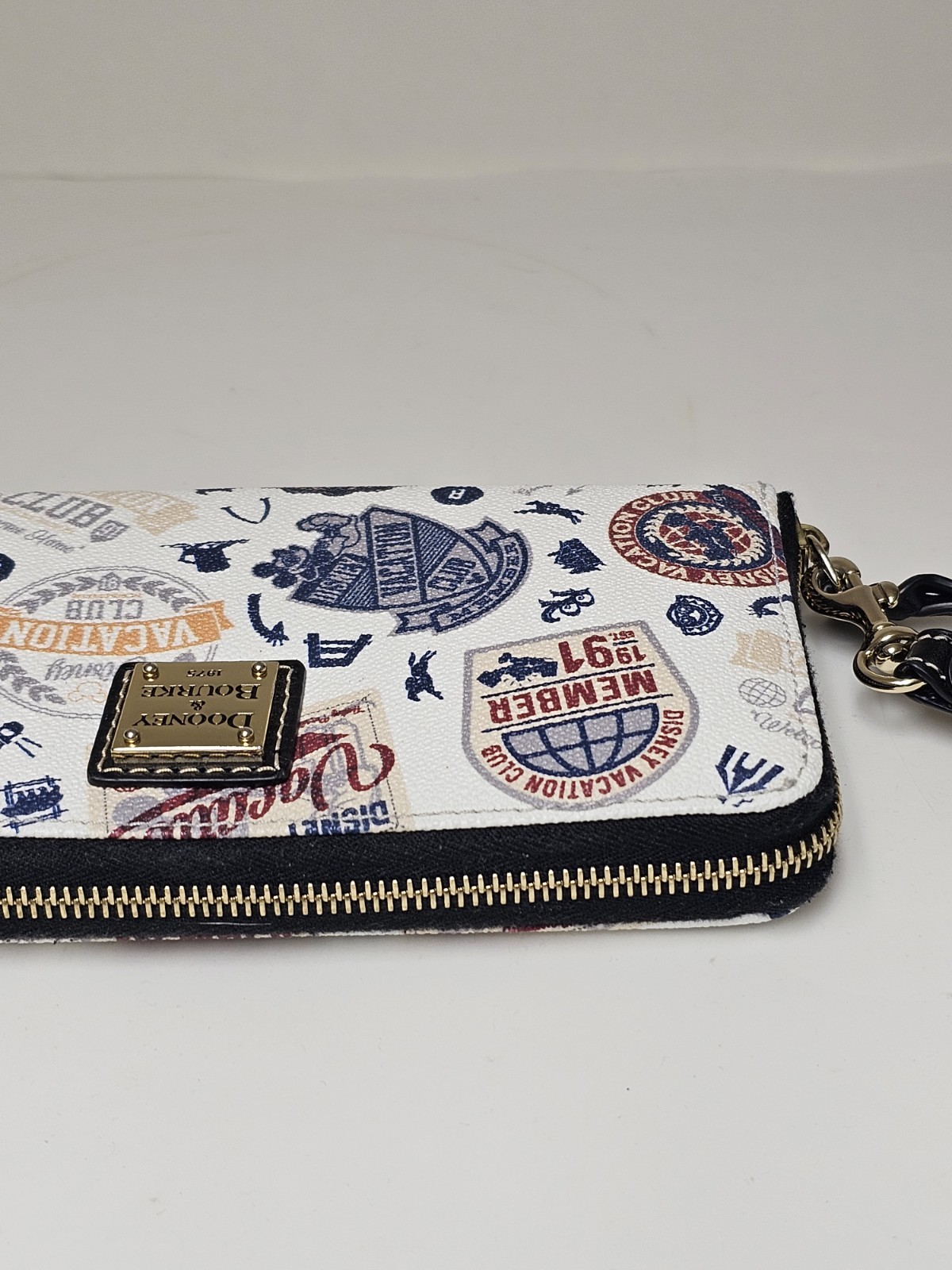 DVC Disney Vacation Club Dooney & Bourke Wallet Wristlet