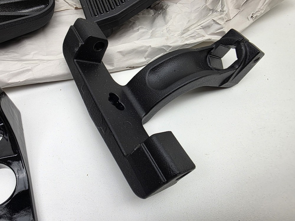 2000-2017 HARLEY DAVIDSON SOFTAIL FLST PASSENGER LH RH FLOORBOARD BRACKET SET