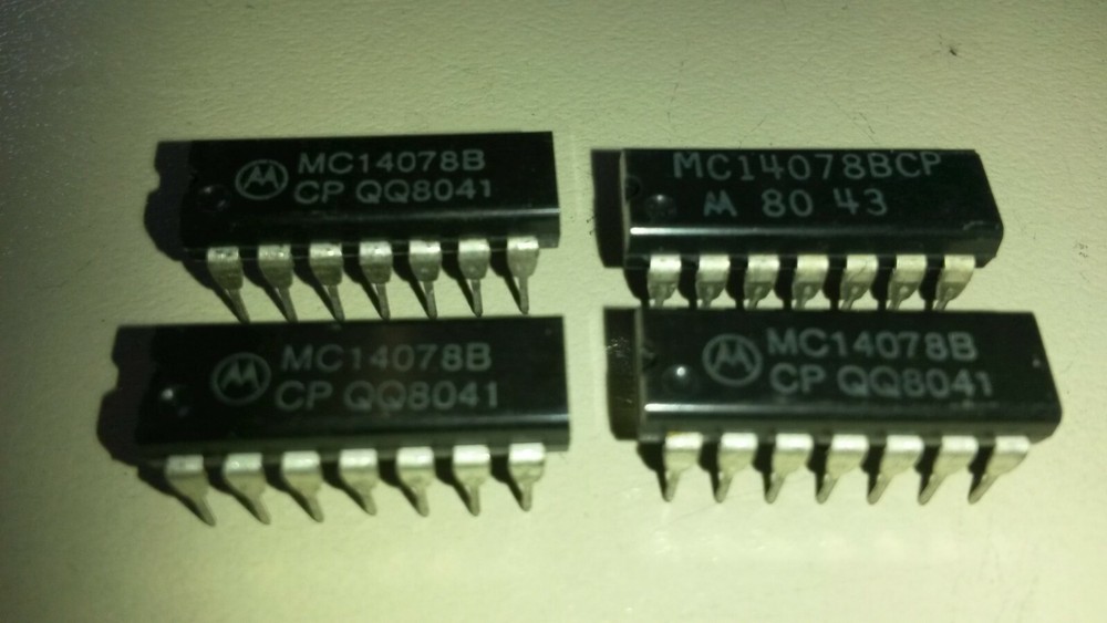 4x IC BAUSTEIN MOS CD 4078 13984-109