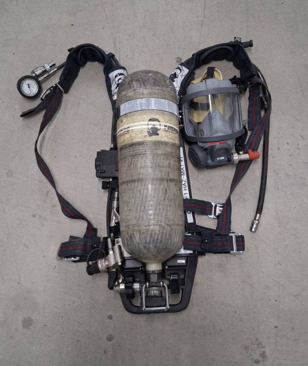 INTERSPIRO   SCBA Complete Set – Harness, Gauges, , Mask & 45 Min  Air Cylinder