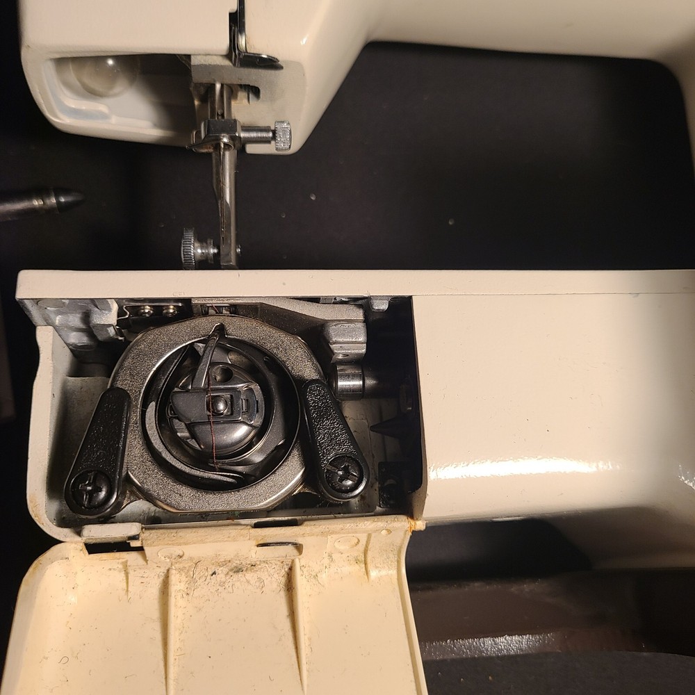 Brother Sewing Machine Model VX560 in Soft Side Carrying Case