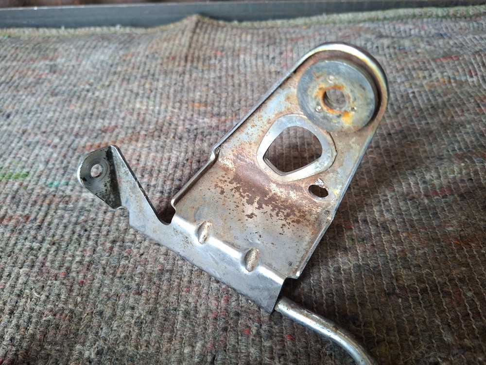 Kawasaki ER5 - Front Headlight Mounting Bracket Frame Holder