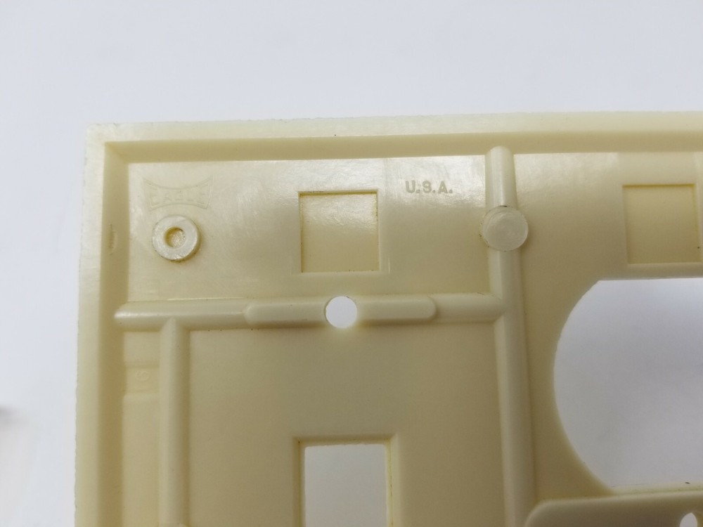 Vintage Eagle Ribbed Bakelite Toggle Switch Duplex Outlet Wall Plate Cover Ivory