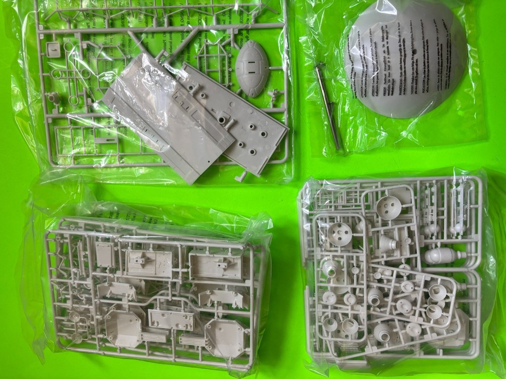 SPACE 1999 EAGLE TRANSPORTER MODEL KIT 14 INCH VERSION MPC NEW COOL LOOK!!