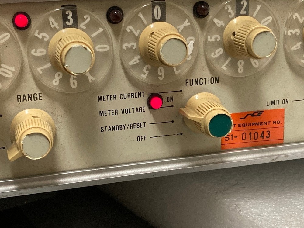 Fluke 343A DC Voltage Calibrator