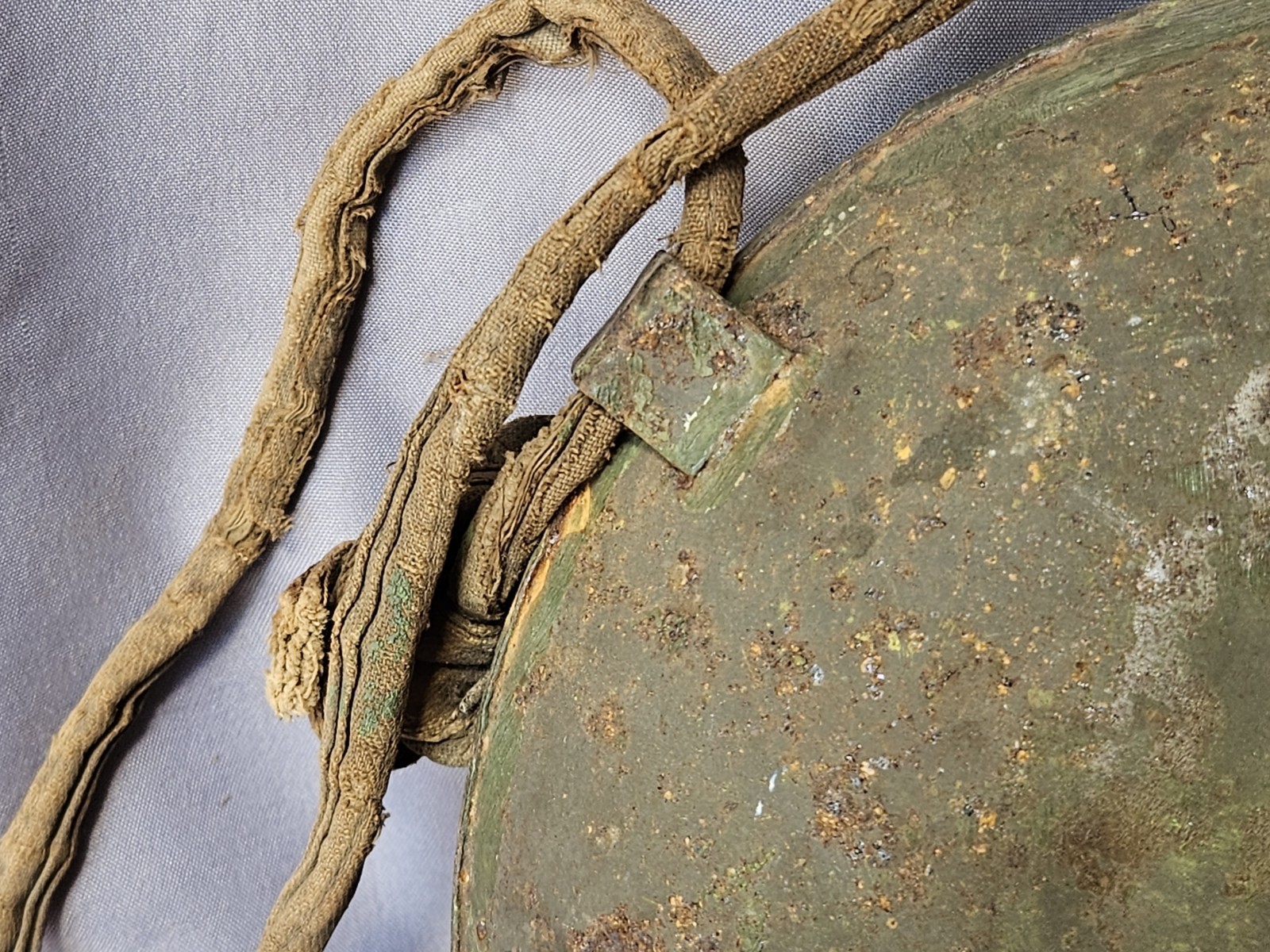 ORIGINAL AMERICAN CIVIL WAR SMOOTH SIDE CANTEEN WITH PAINTED FLOWERS AND STRAP