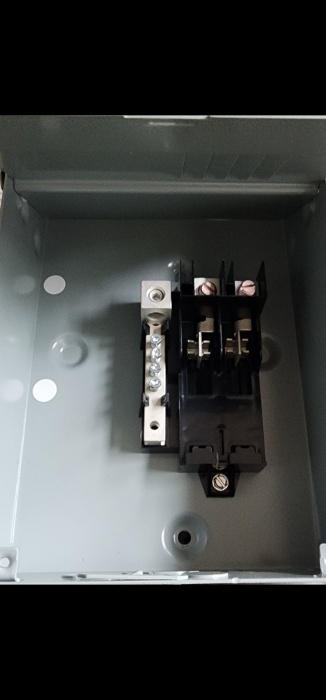 Main Lug 70 Amps 2 to 4 Breakers, Circuits.