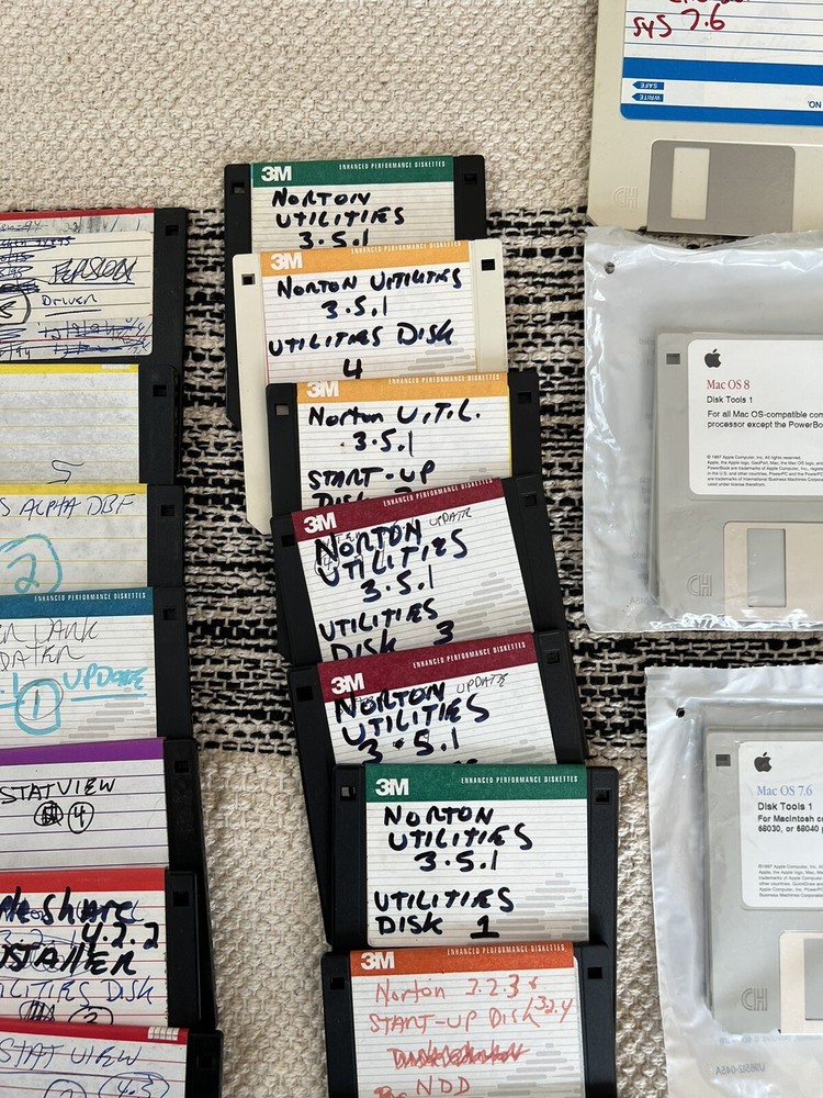 87 Diskettes Floppy Disk Vintage Macintosh Software & Cabinet