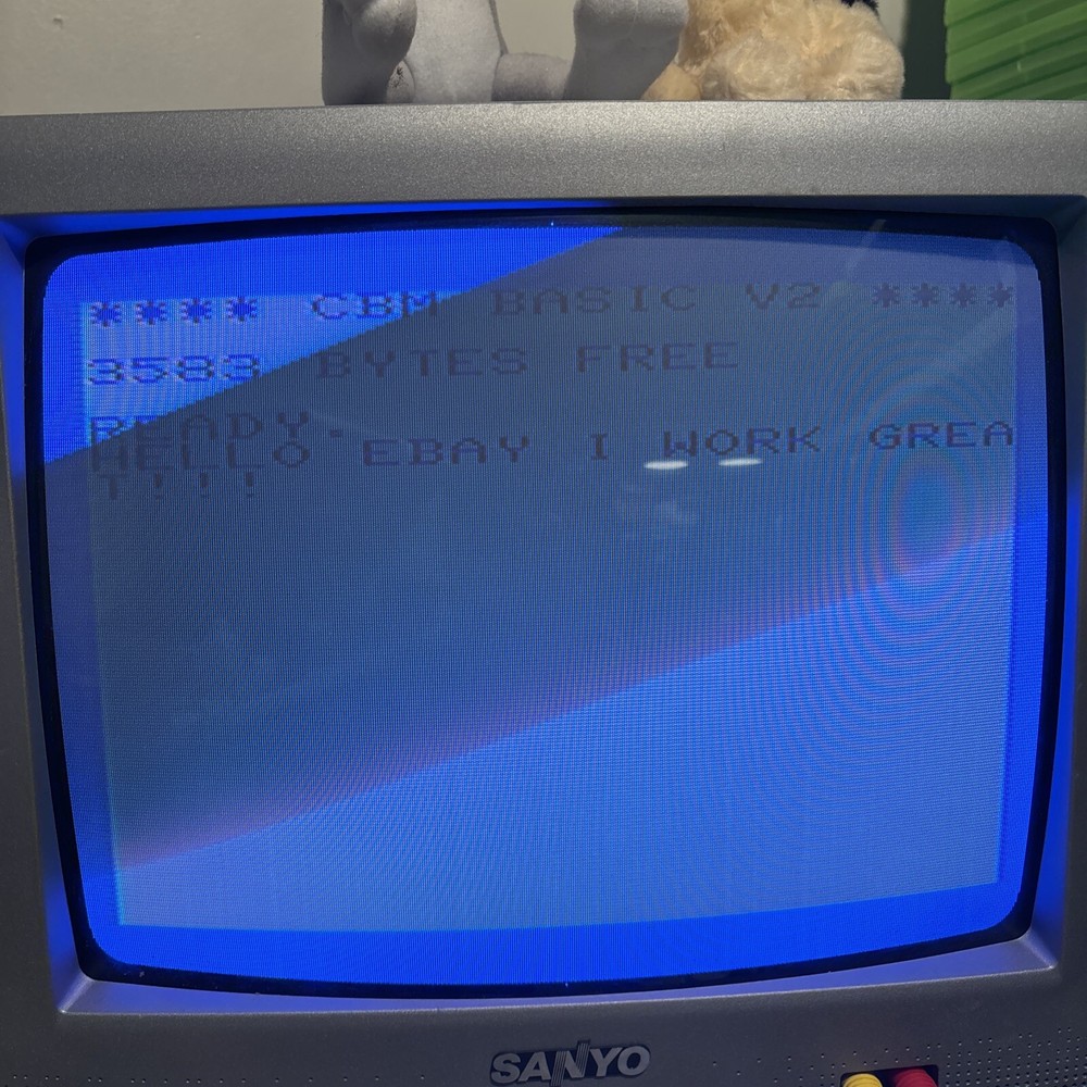 Commodore Vic-20 Computer - w/ PET Keys - Works Great Low Serial Number