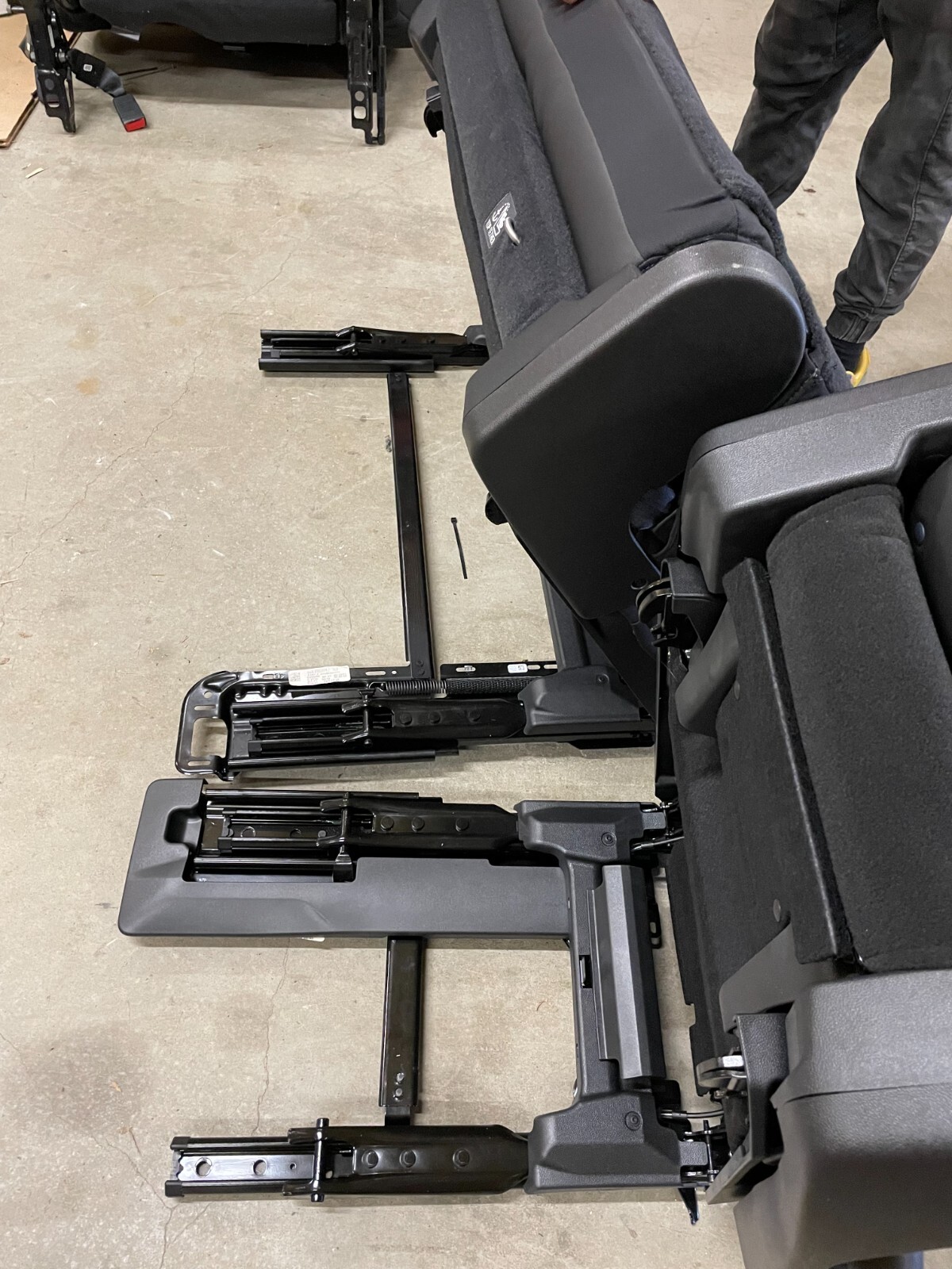 21-25 TAHOE YUKON ESCALADE SUBURBAN LEATHER 2ND ROW SEAT EBONY (JET BLACK) OEM