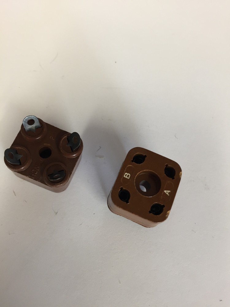 2M2 CINCH JONES 2 PIN  SOCKET   NOS