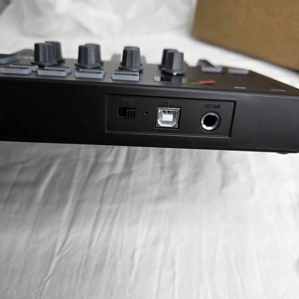 M-VAVE 25 Key USB MIDI Keyboard Controller W 8 Backlit Drum Pads Wireless