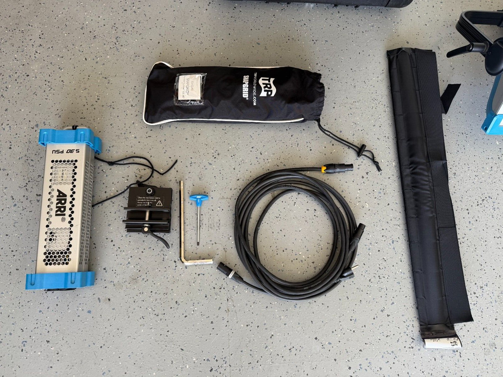 ARRI SkyPanel S30 Basic LED Kit + 40° Grid Wheeled Custom Jason Case VERY CLEAN!