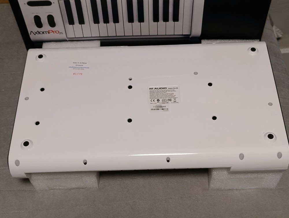 M-Audio Axion pro 25 Advanced 25Key USB MIDI Controller HyperControl Technology