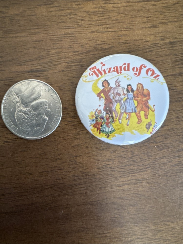 Small “Wizard Of Oz” Themed Featuring Cast Button Pin